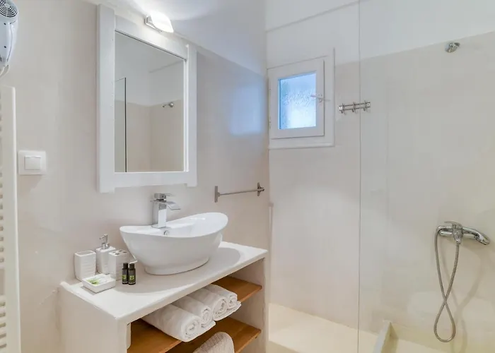 Dahlia And Aliki (Paros)