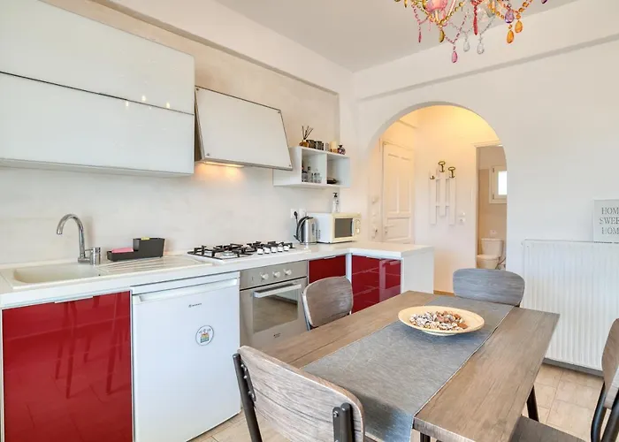 Bed & Breakfast Dahlia And 4*