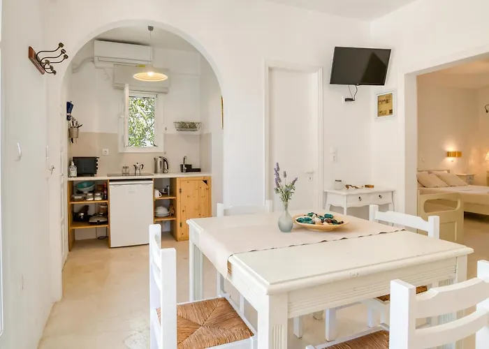 Dahlia And Bed & Breakfast