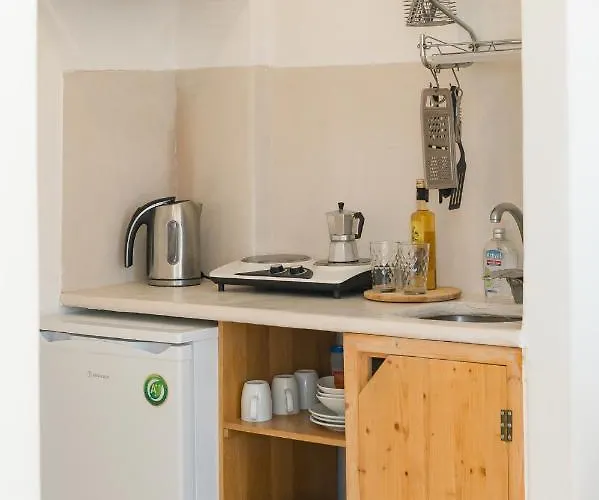 Dahlia And Aliki (Paros)