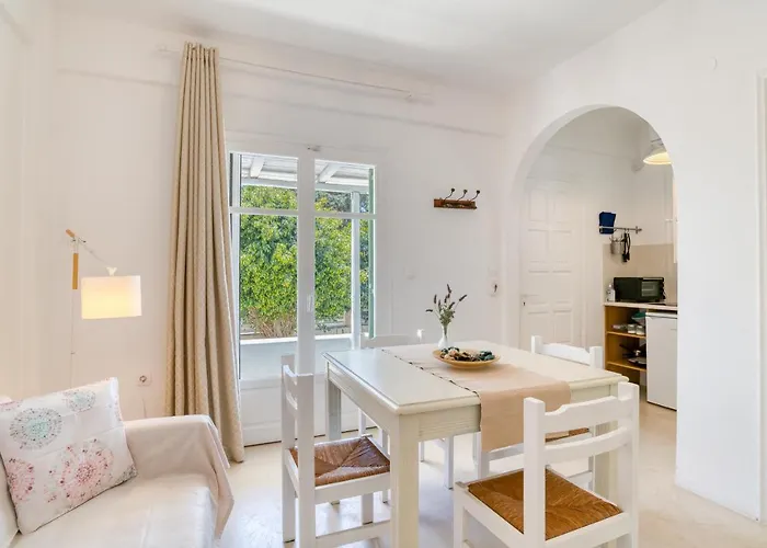 Dahlia And Bed & Breakfast Aliki (Paros)