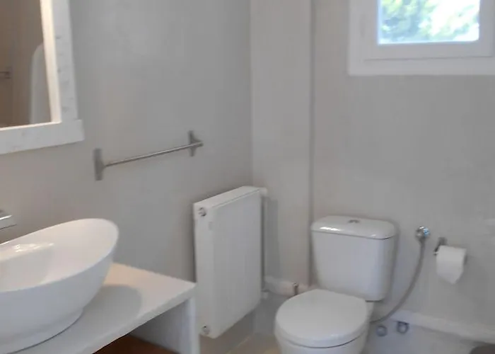 Dahlia And Aliki (Paros)