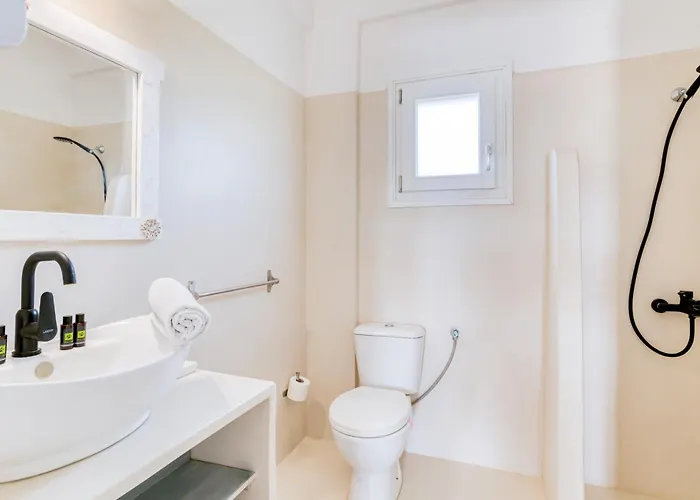 Dahlia And Aliki (Paros)