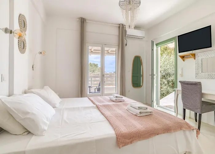 Dahlia And Bed & Breakfast