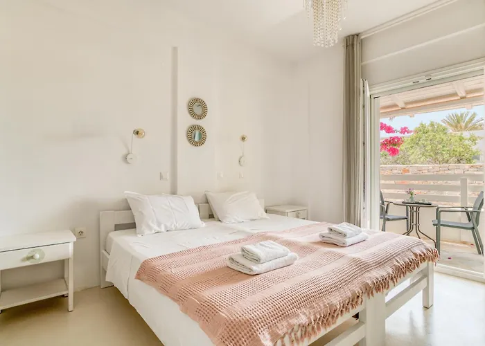 Dahlia And Bed & Breakfast Aliki (Paros)